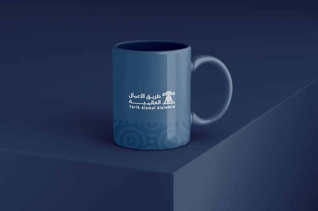 Tarik Alamal Alalamia: navy colour direction 1