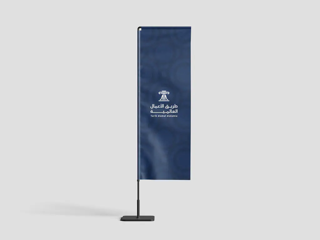 Tarik Alamal Alalamia: navy colour direction 2