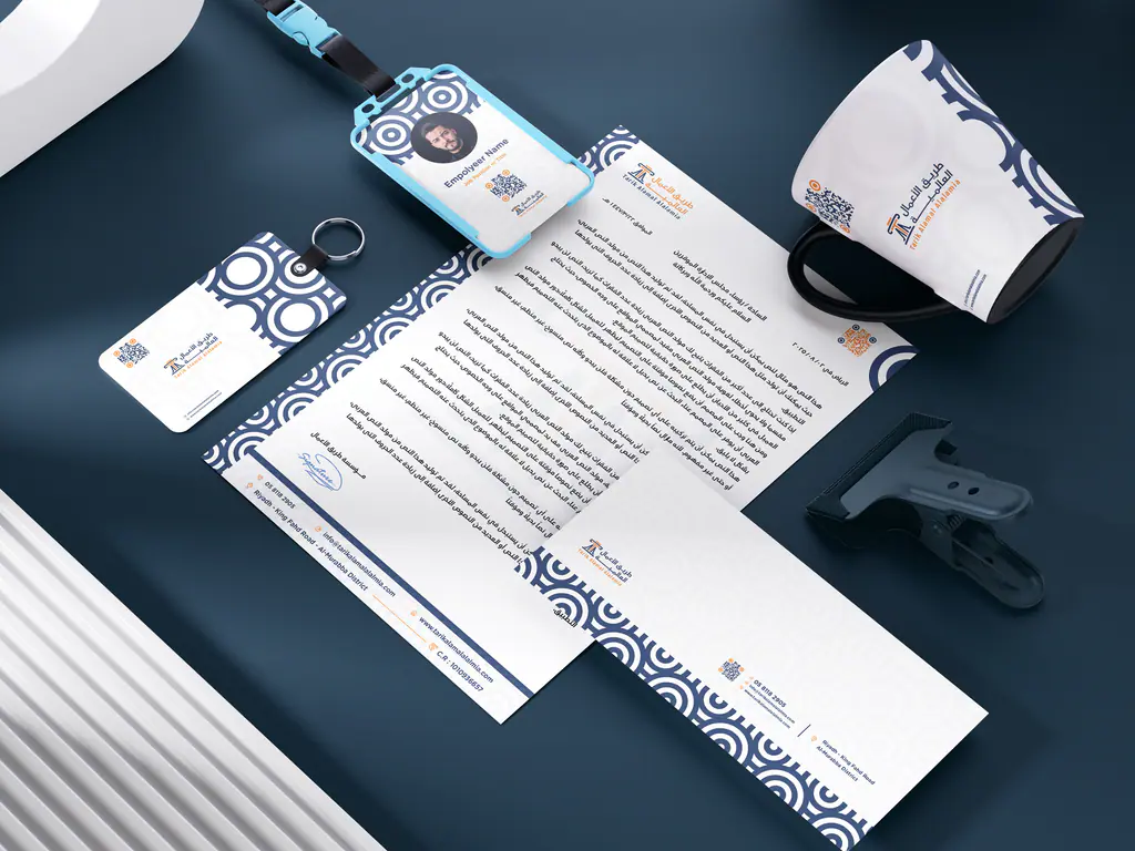 Tarik Alamal Alalamia: navy colour direction 4